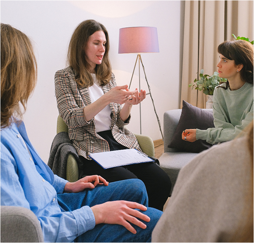 Foto de pessoas conversando